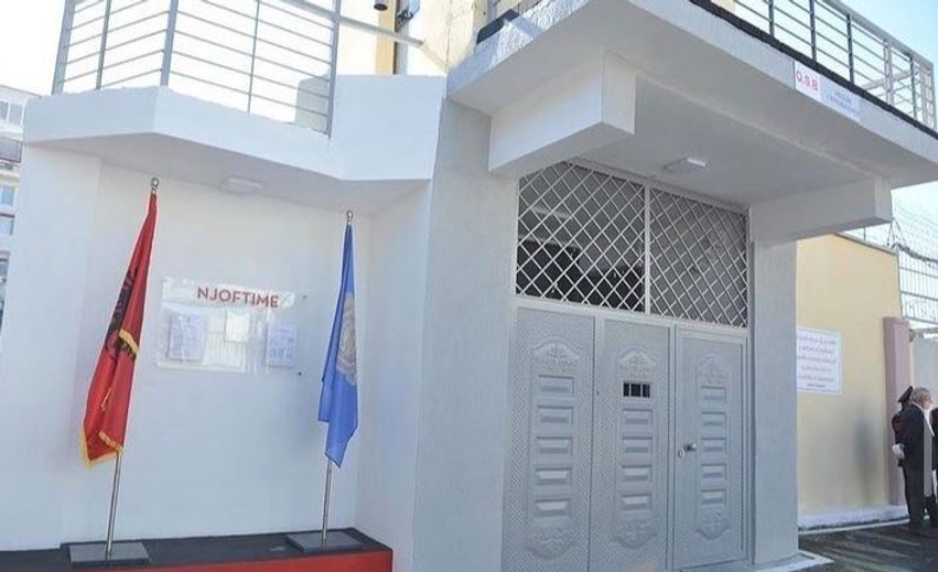 I dënuar me 25 vite burg për vrasje dhe me skizofreni  47 vjeçari vetëvaret në tualetin e spitalit të burgut  Mjekët e gjetën të pajetë