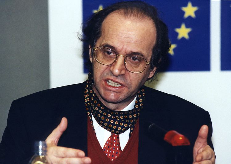 Kriza e identitetit të liderve dhe Ibrahim Rugova si një simbol