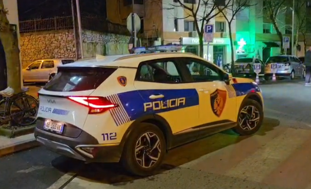 Aksident me vd*kje në autostradën Vlorë-Fier, automjeti përpl*s këmbësorin