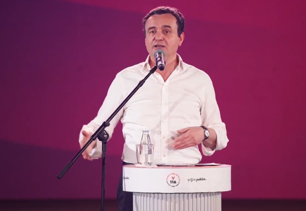 Kurti prezanton projektet për qytetin e Prizrenit, mblidhen mijëra qytetarë