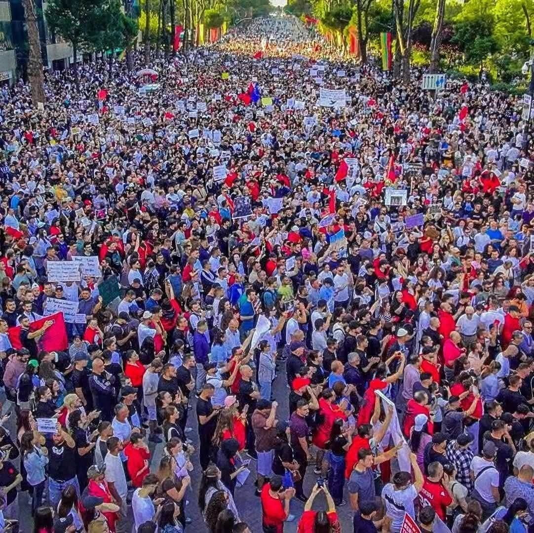 Dosti me apel për protestuesit: Ruajeni protestën nga provokimet dhe mbajeni kauzën të pastër