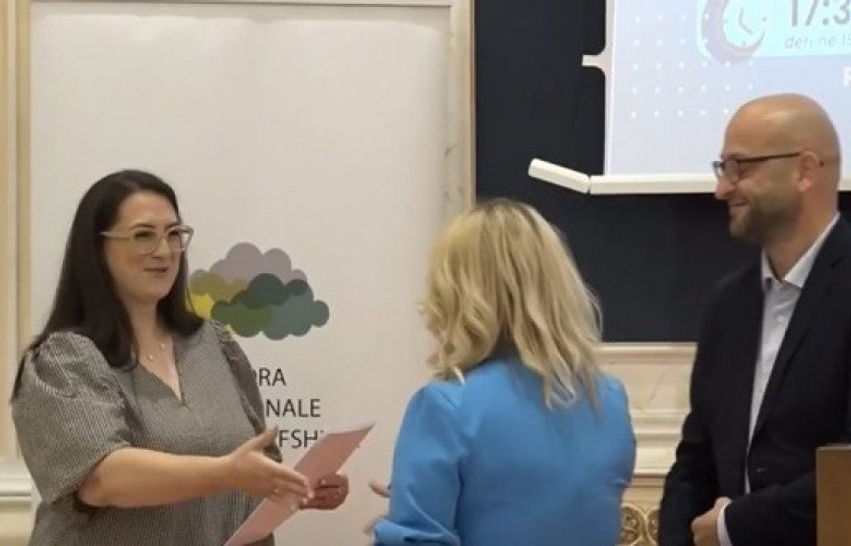 Diplomohen 80 asistentë për mbështetjen e fëmijëve me nevoja të veçanta