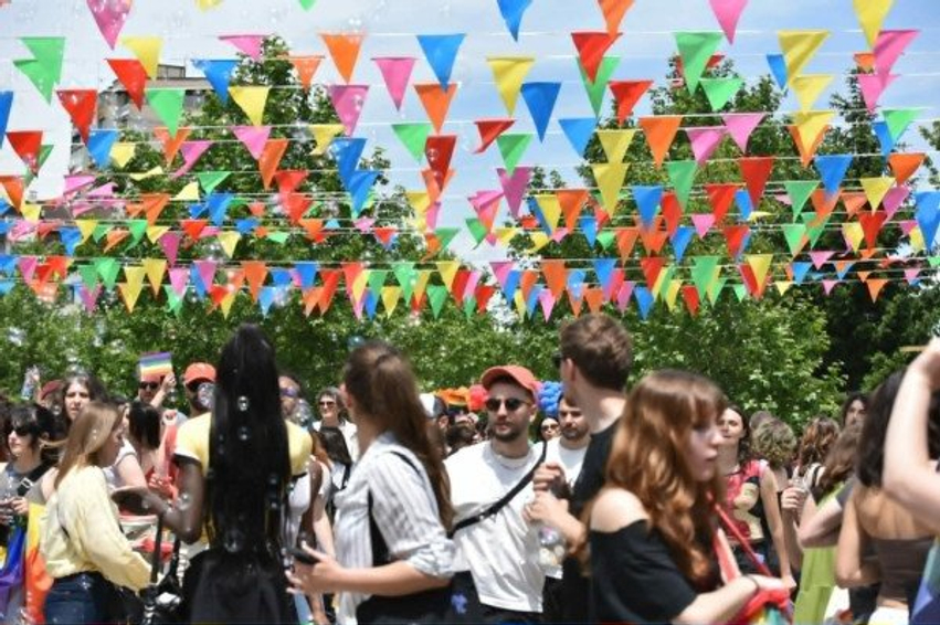  Barazi ose revoltë   komuniteti LGBTI marshon në zemër të Prishtinë
