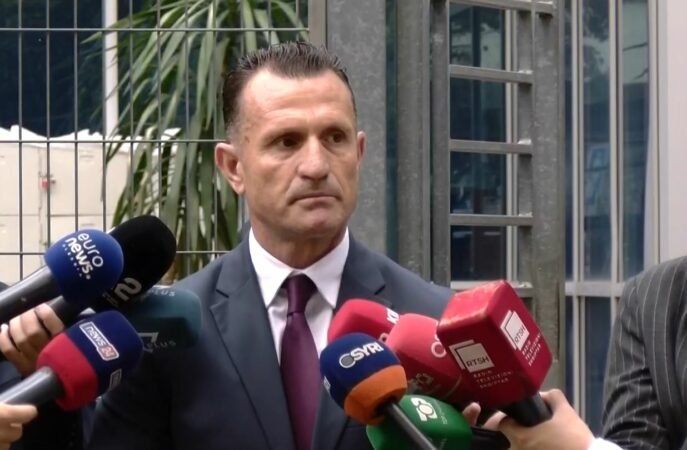“Vendimi për Metën pas kafazit të xhamtë, i turpshëm”, avokati Cakrani: E krahasojnë me terroristë rusë dhe ukrainas