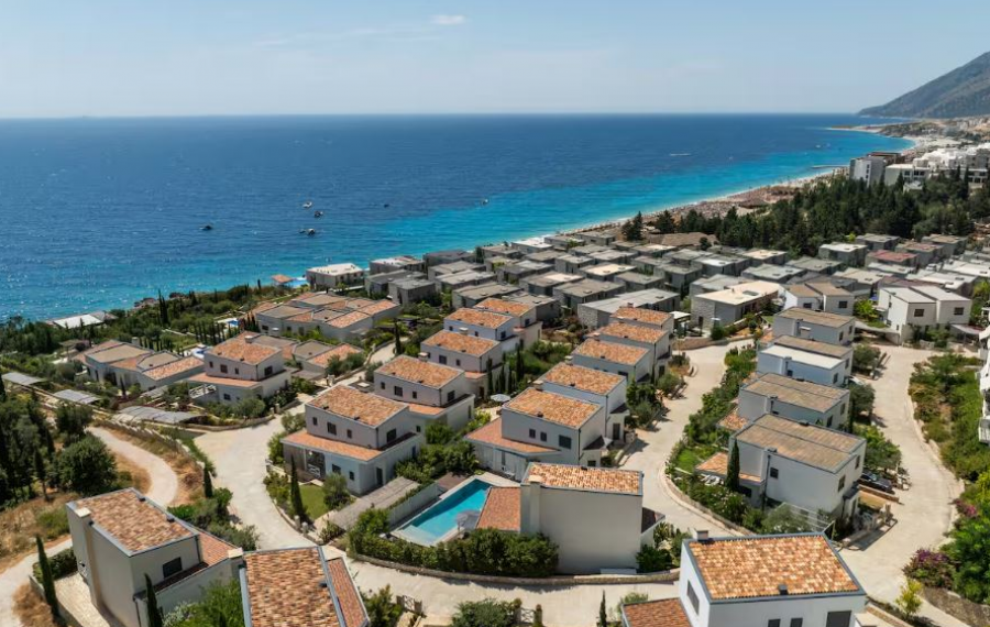 ‘Corriere’: Telashe të tjera për Igli Taren, akuzohet se fshehu vilën luksoze të Ballukut në emrin e tij