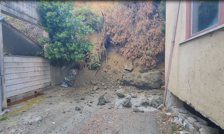 Rrëshqitja e dherave rrezikon pallatin në Currila të Durrësit  banorët në panik