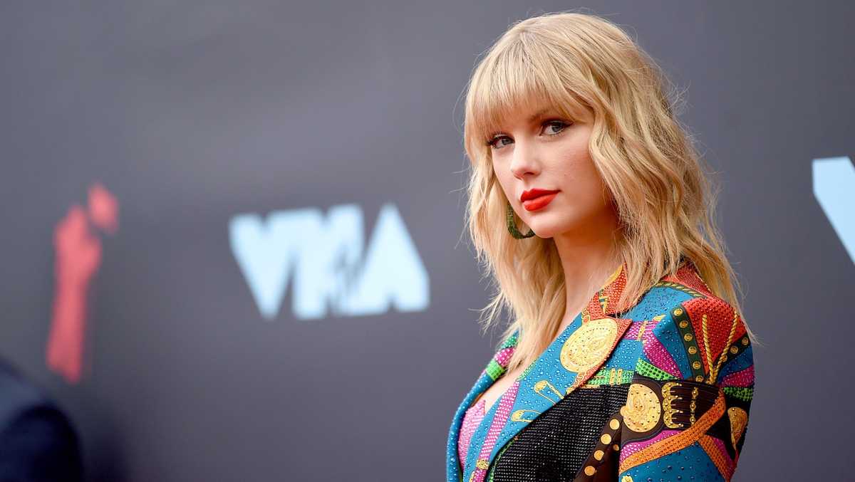 Taylor Swift shpallet nga Forbes muzikantja më e pasur ndonjëherë, kalon Rihanna-n