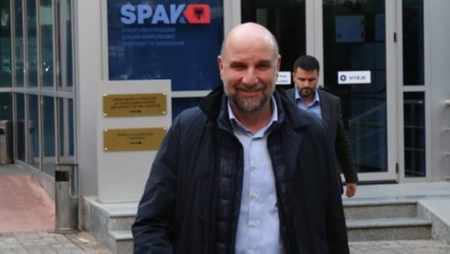 Shuma parash, ora floriri me diamante, bizhuteri dhe piktura/ Grabitet apartamenti i Dritan Agollit, kreu i FSHZH nuk denoncon në polici