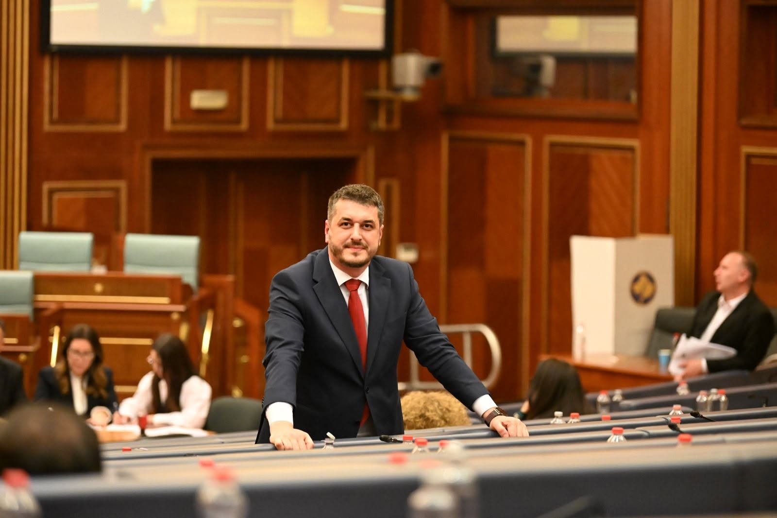 Tension në Pejë? Reagon ashpër Taulant Kelmendi dhe përmend Muhaxherin
