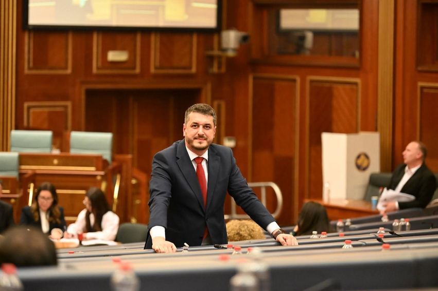 Tension në Pejë  Reagon ashpër Taulant Kelmendi dhe përmend Muhaxherin