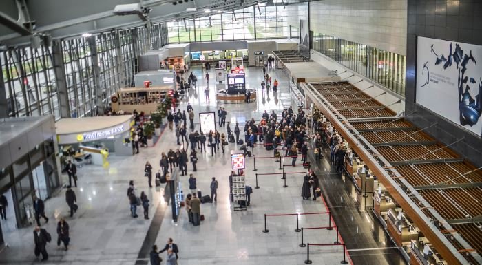 Shtetasja e huaj kapet në aeroport me dokument të falsifikuar