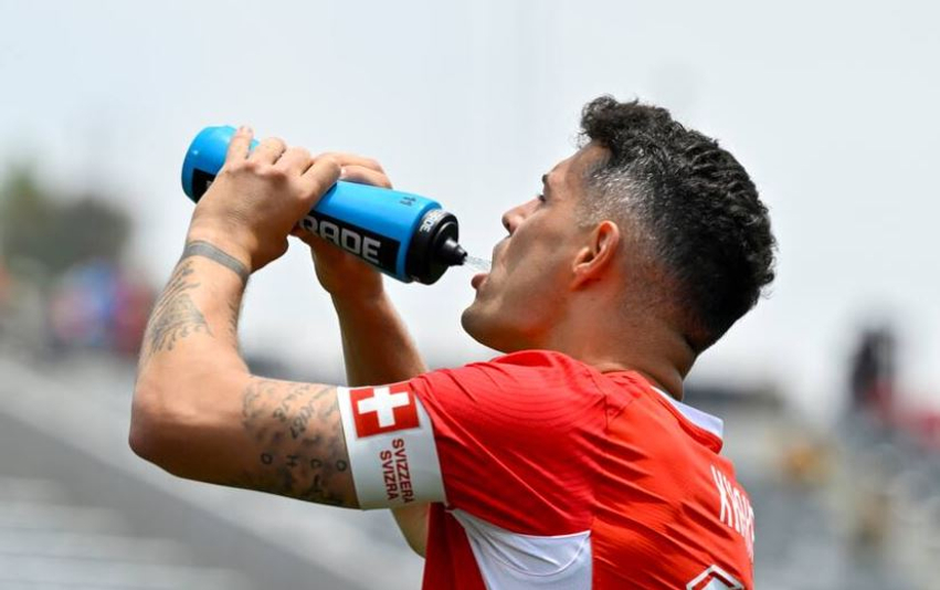 Granit Xhaka i shqetësuar  Të zgjohemi tani
