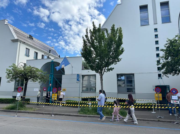 Pjesëmarrje e lartë e mërgatës në votim në Cyrih – Mbi 50 për qind e votuesve kishin votuar deri në orën 13:00