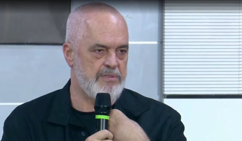 Rama: Stuhi histerie dixhitale, as 8 mijë vetë në shesh. Si mundi një protestë lokale të shndërrohej në një spektakël ndërkombëtar?
