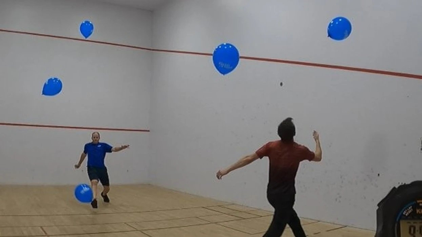 Burri mban 5 balona në ajër për më shumë se një minutë  thyen rekord
