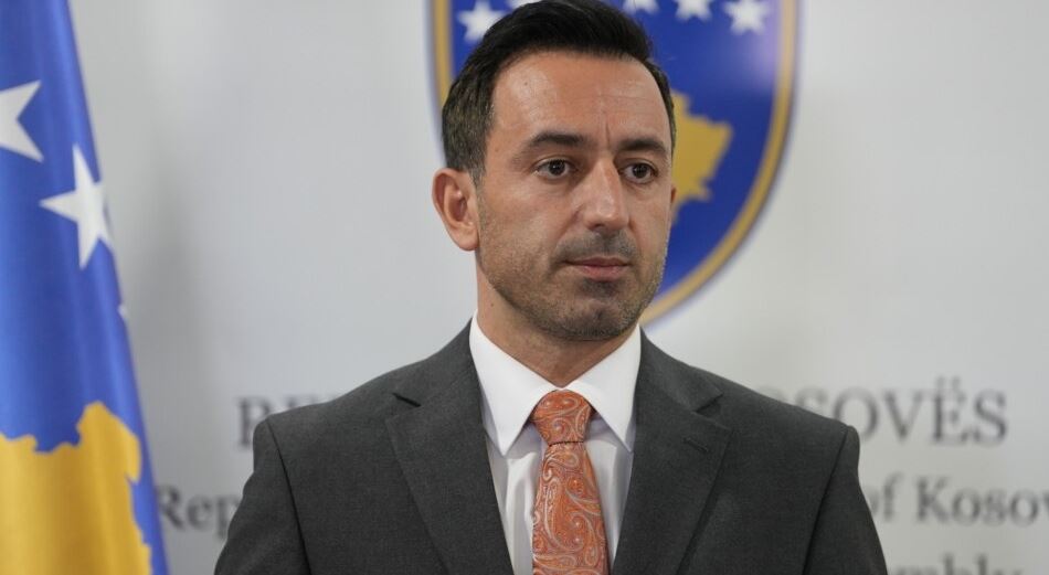 Dimal Basha i kundërpërgjigjet Përparim Ramës, i numëron të gjitha projektet e Qeverisë në Prishtinë