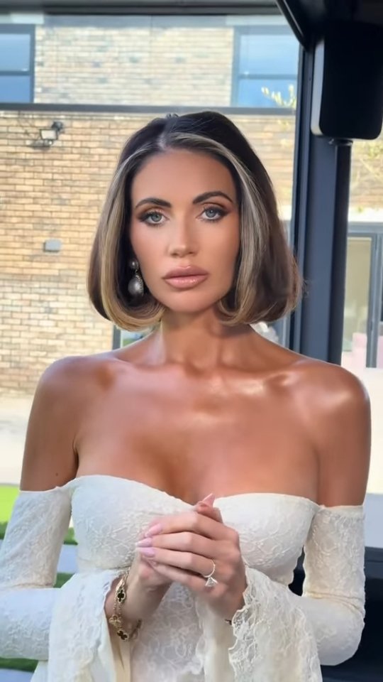 Amy Childs mahnit me transformimin e saj gjatë xhirimeve të TOWIE në Shqipëri
