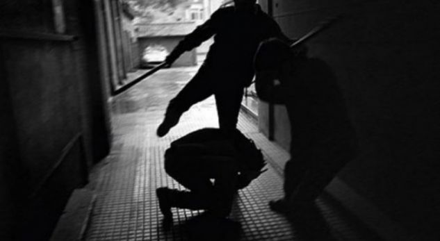 Konflikti në trafik eskalon në dhunë, një person bëhet për spital