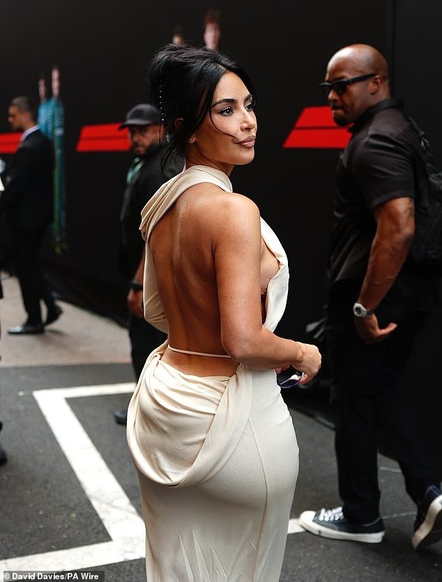 Kim Kardashian ngushëllon Lewis Hamilton pas humbjes dramatike në Monako