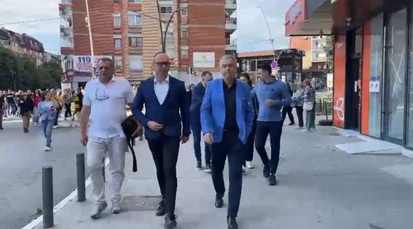 Grumbullim i mbështetësve të Listës Serbe në veri, Elek u bën thirrje qytetarëve të votojnë