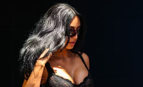Kardashian tërheq vëmendjen në Montekarlo