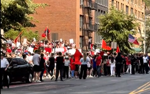 Protestë e madhe e shqiptarëve në New York