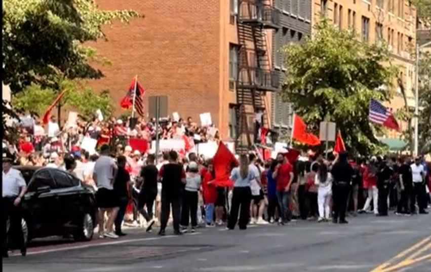 Protestë e madhe e shqiptarëve në New York