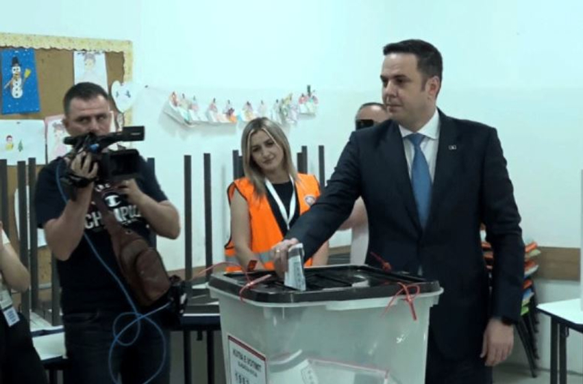 Abdixhiku me thirrje për qytetarët  Dilni masovikisht për të votuar
