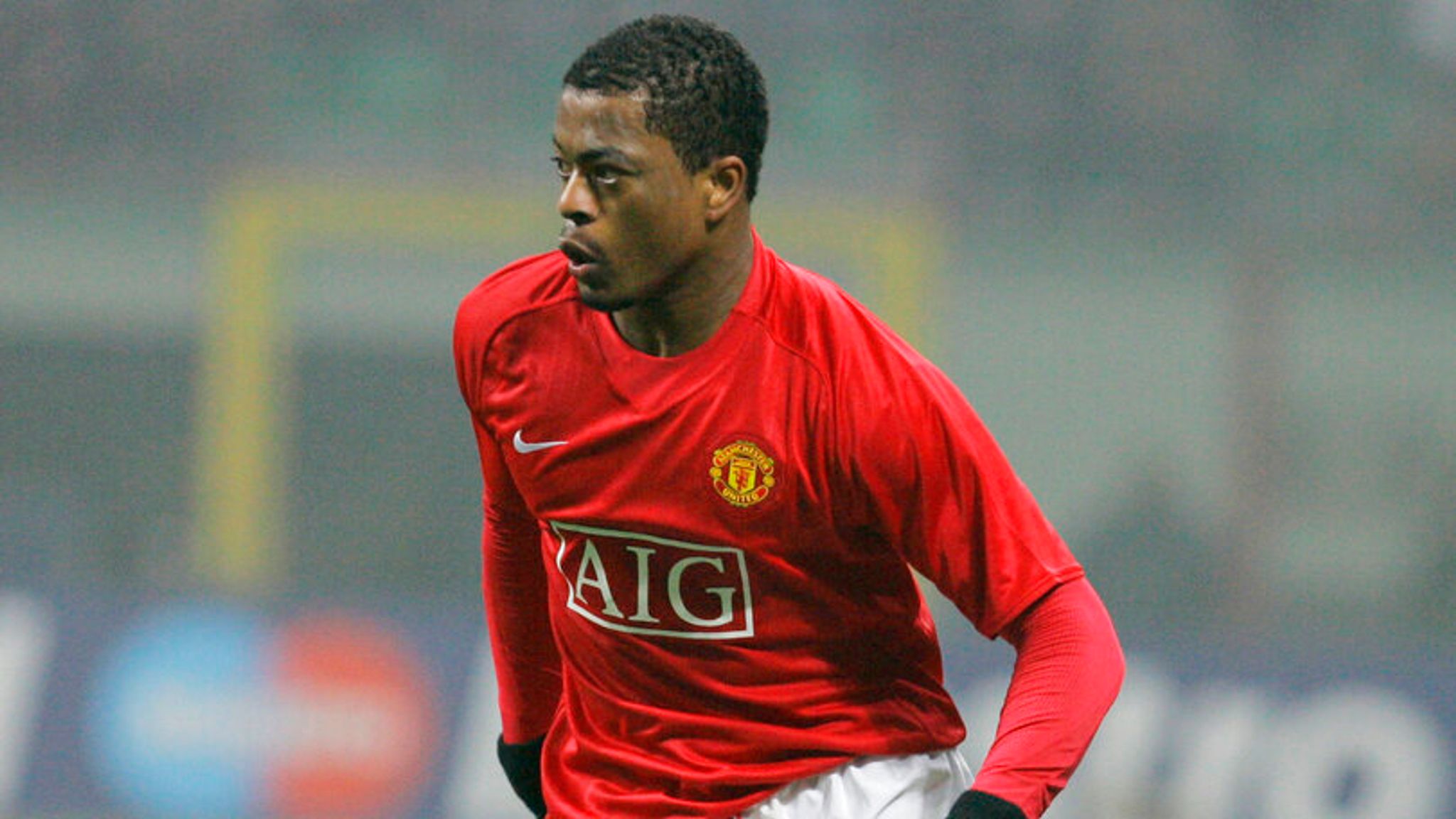 Patrice Evra sfidon Yamalin: Do ta haja të gjallë në fushë