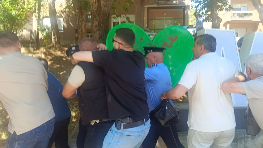 Ekspertët  Incidenti në veri tregon përplasje të vazhdueshme rreth simboleve dhe realitetit institucional
