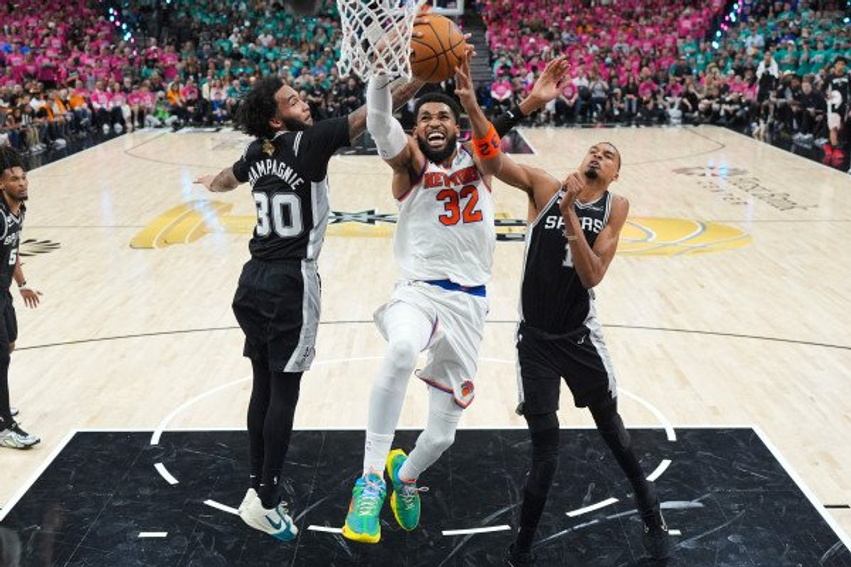 1 milion dollar për dy ulëse në ndeshjen Knicks Spurs