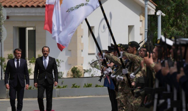 Franca dhe Qiproja drejt marrëveshjes për vendosjen e trupave franceze në ishull