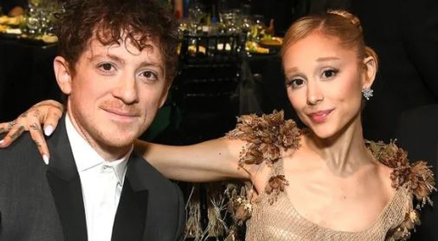 Ndarja u konfirmua, por Ethan Slater surprizon me veprimin ndaj Ariana Grande