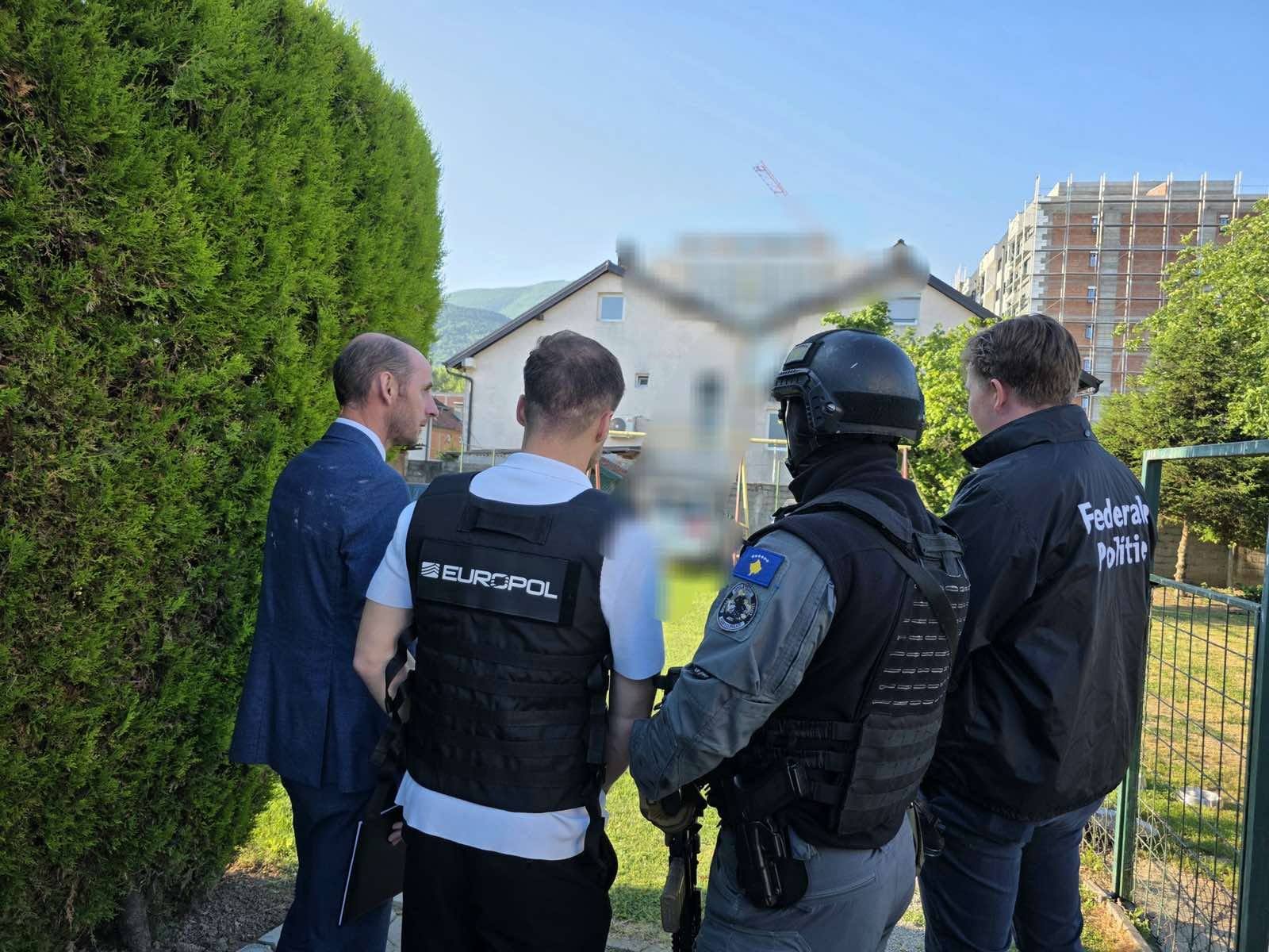 Pesë të arrestuar në aksionin “White Star”, policia sekuestron armë, drogë dhe pasuri të konsiderueshme 