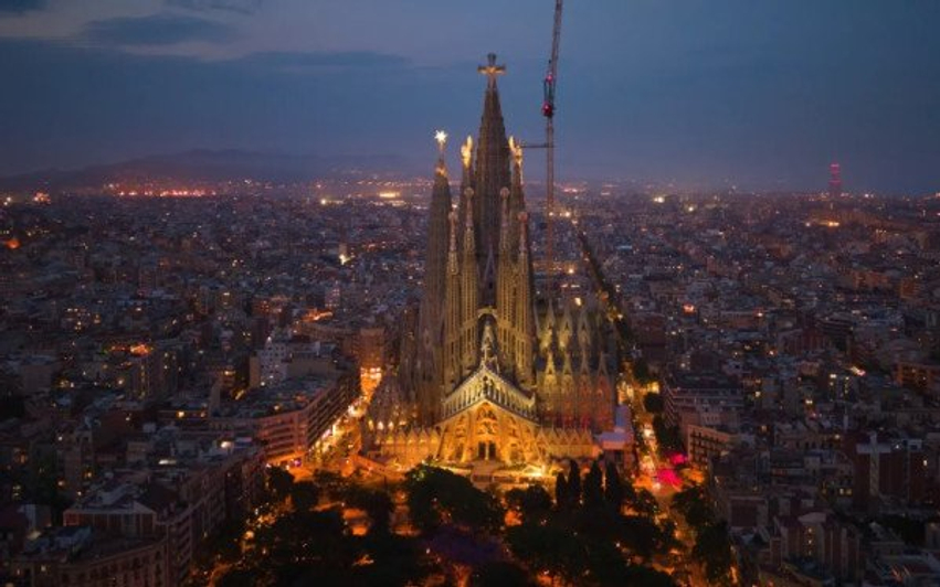 Papa Leoni pritet të vizitojë Sagrada Familias dhe malin e shenjtë të Katalonjës