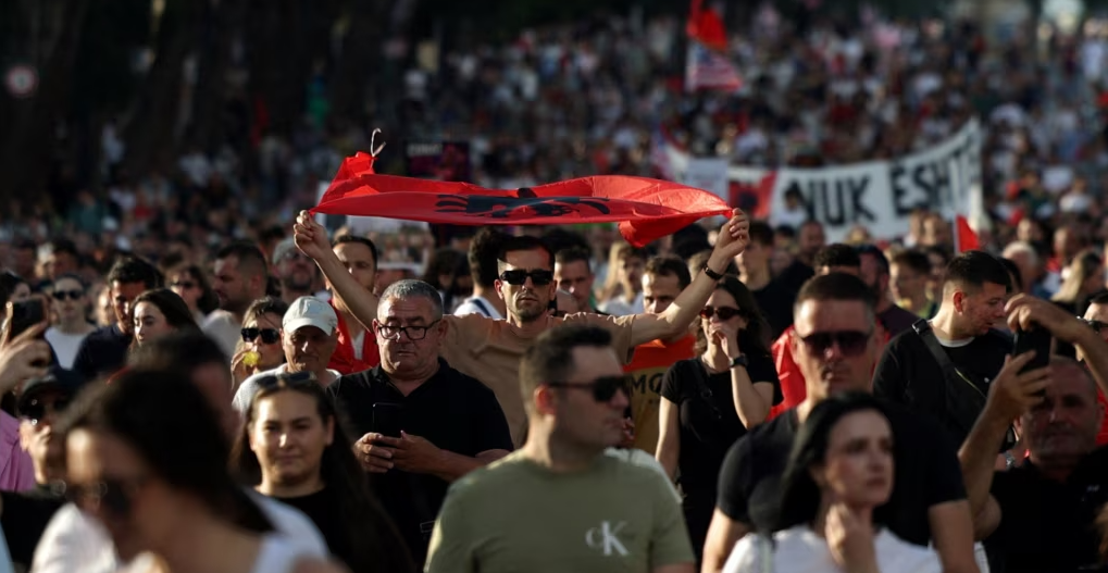 Rama sfidon protestat, nuk heq dorë nga resorti i Kushnerit