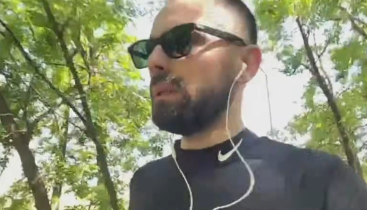 Besnik Qaka këndoi në dasmën e Dua Lipës: Të huajt u mahnitën me muzikën shqipe