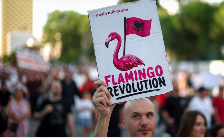 “Revolucioni i Flamingove” përplas Ramën me Iranin