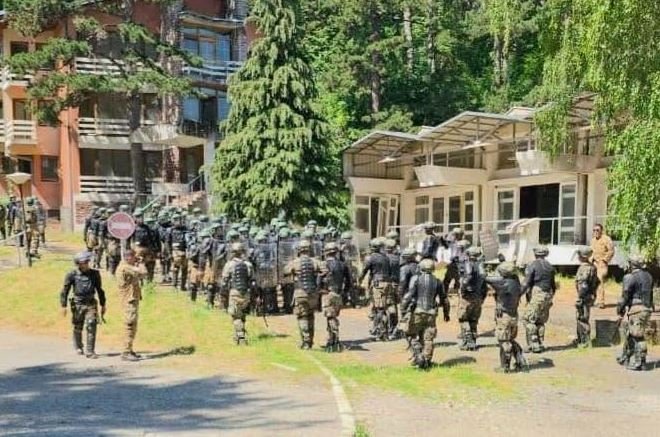 Forcat Tokësore të Shqipërisë dhe trupat italiane zhvillojnë stërvitje të përbashkët në Pejë, në kuadër të KFOR-it 