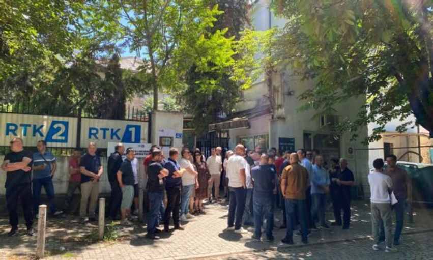 Punonjësit e RTK së në protestë  kërkojnë ekzekutimin e plotë të pagave