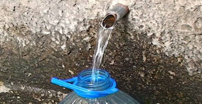 Uji i pijshëm në fshatin Paulesh jashtë standardeve! ISHSH Elbasan ndalon konsumin dhe urdhëron dezinfektim emergjent
