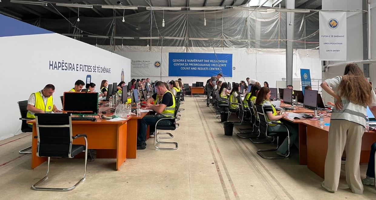 LIVE: Vetëvendosje fiton bindshëm votat e diasporës në përfaqësitë diplomatike – KQZ jep detajet