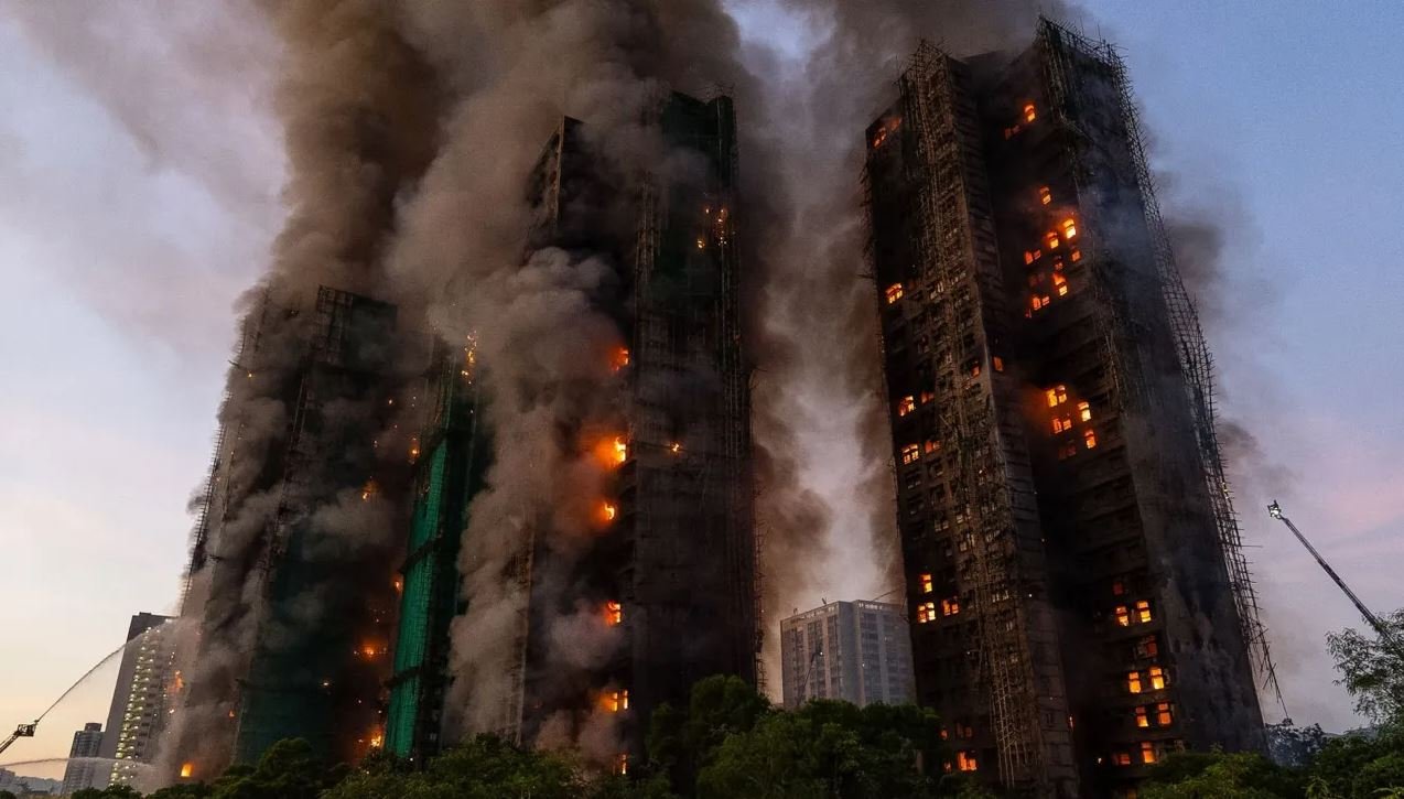 Zjarri ku humbën jetën 168 persona në Hong Kong, ngrihen akuza për 7 persona dhe dy kompani