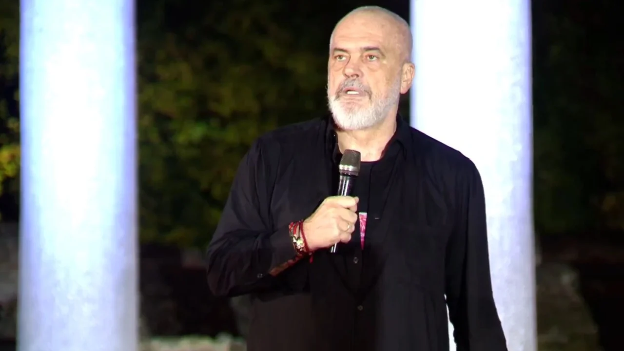 “Greqia vazhdon të shitet, ne na kanë futur xixat”, Rama sjell shembullin e Mykonosit: Gjithë bota matet me sa investime të huaja tërheq