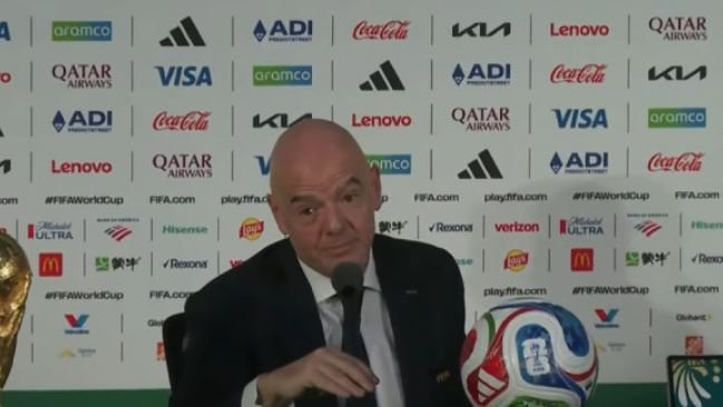 Infantino mbron çmimet e Botërorit: Biletat e lira do të përfundonin në tregun e zi
