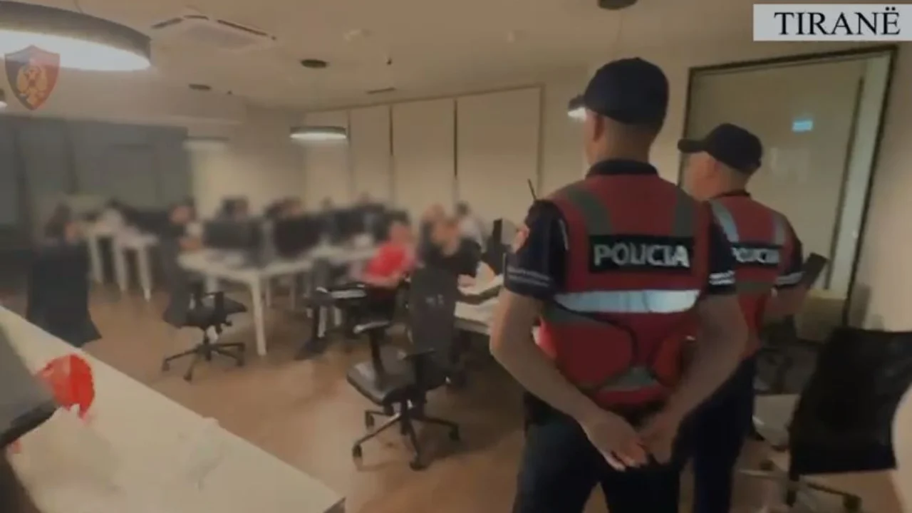 Zbulohet një call center në kryeqytet, arrestohen në flagrancë 4 organizatorë, nën hetim 49 punonjës