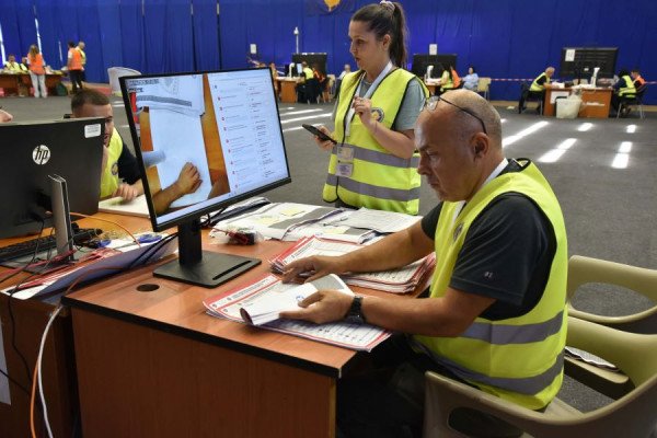 ​Elezi-KQZ: Në 35 komuna përfundoi numërimi, në Gjilan gati në fund, vazhdohet në Prishtinë dhe Prizren