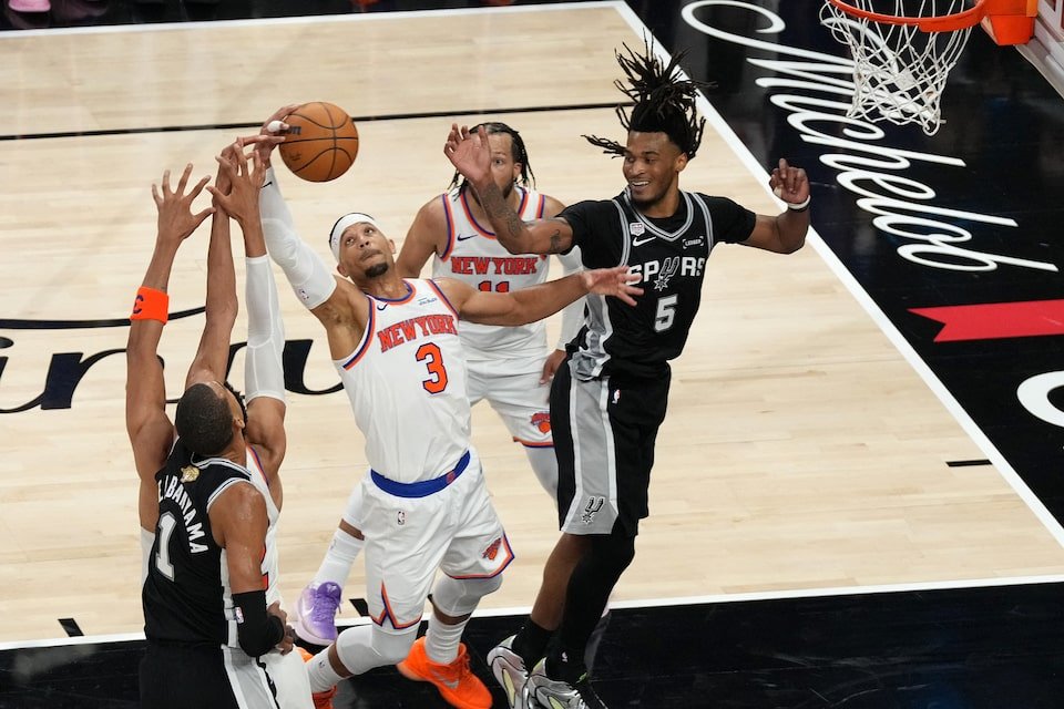 Tifozët e Knicks në New York , festojnë fitoren rikthyese magjike: 3:1