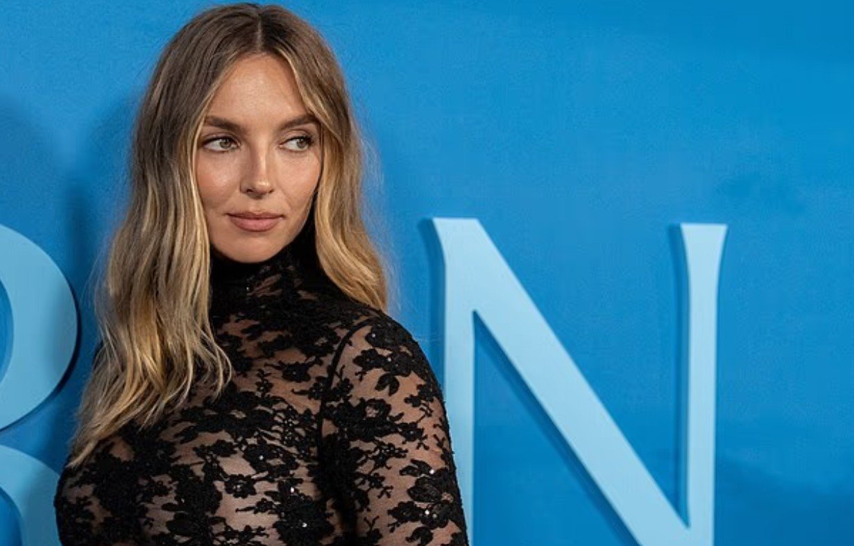 Jodie Comer tërheq gjithë vëmendjen në New York me paraqitjen e saj të guximshme