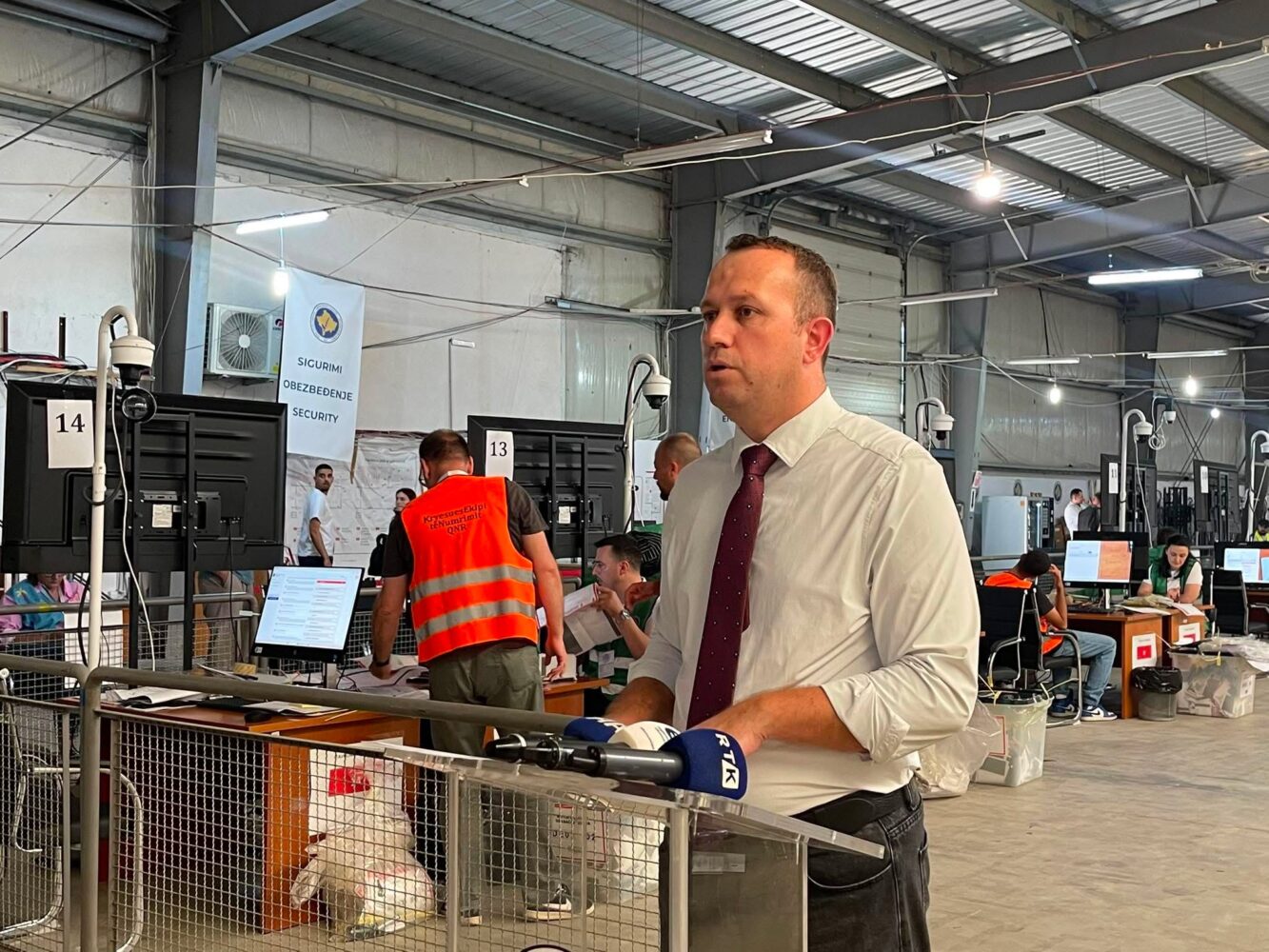 ​KQZ-ja filloi numërimin e fletëvotimeve në ambasada dhe konsullata